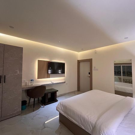 Spruce Hill Hotel & Restro ไนนิตาล ภายนอก รูปภาพ