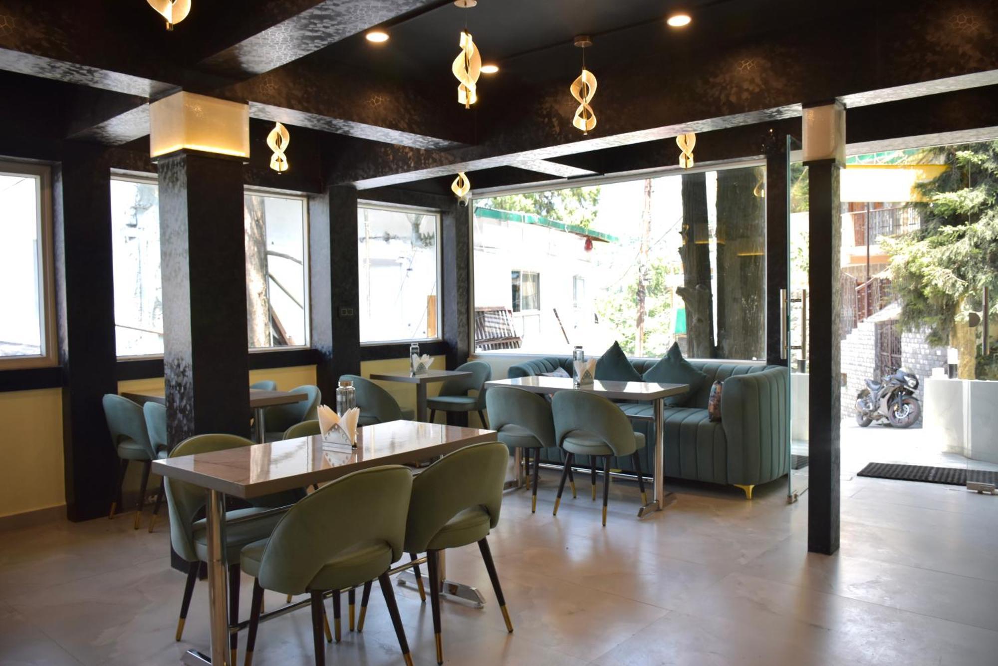 Spruce Hill Hotel & Restro ไนนิตาล ภายนอก รูปภาพ