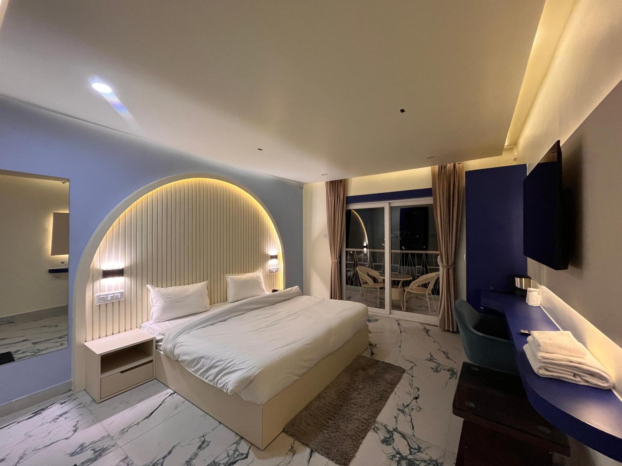 Spruce Hill Hotel & Restro ไนนิตาล ภายนอก รูปภาพ