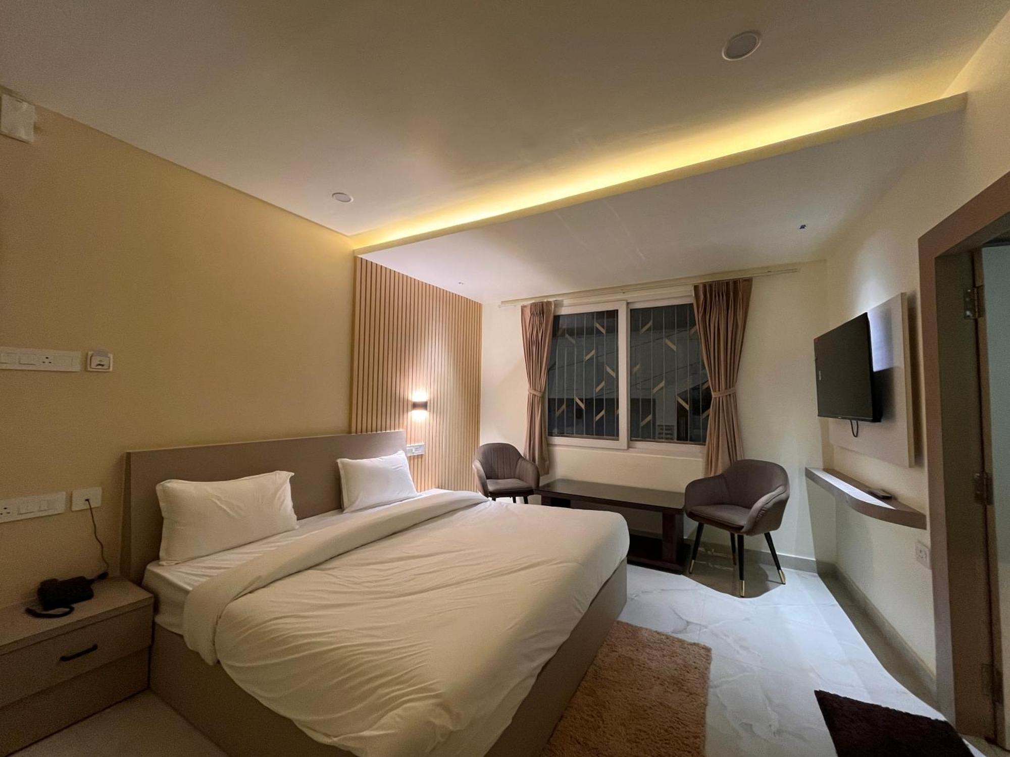 Spruce Hill Hotel & Restro ไนนิตาล ภายนอก รูปภาพ