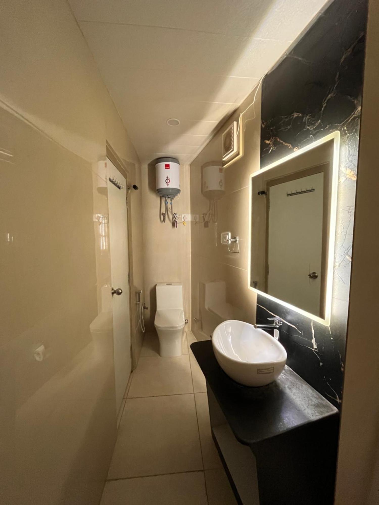 Spruce Hill Hotel & Restro ไนนิตาล ภายนอก รูปภาพ