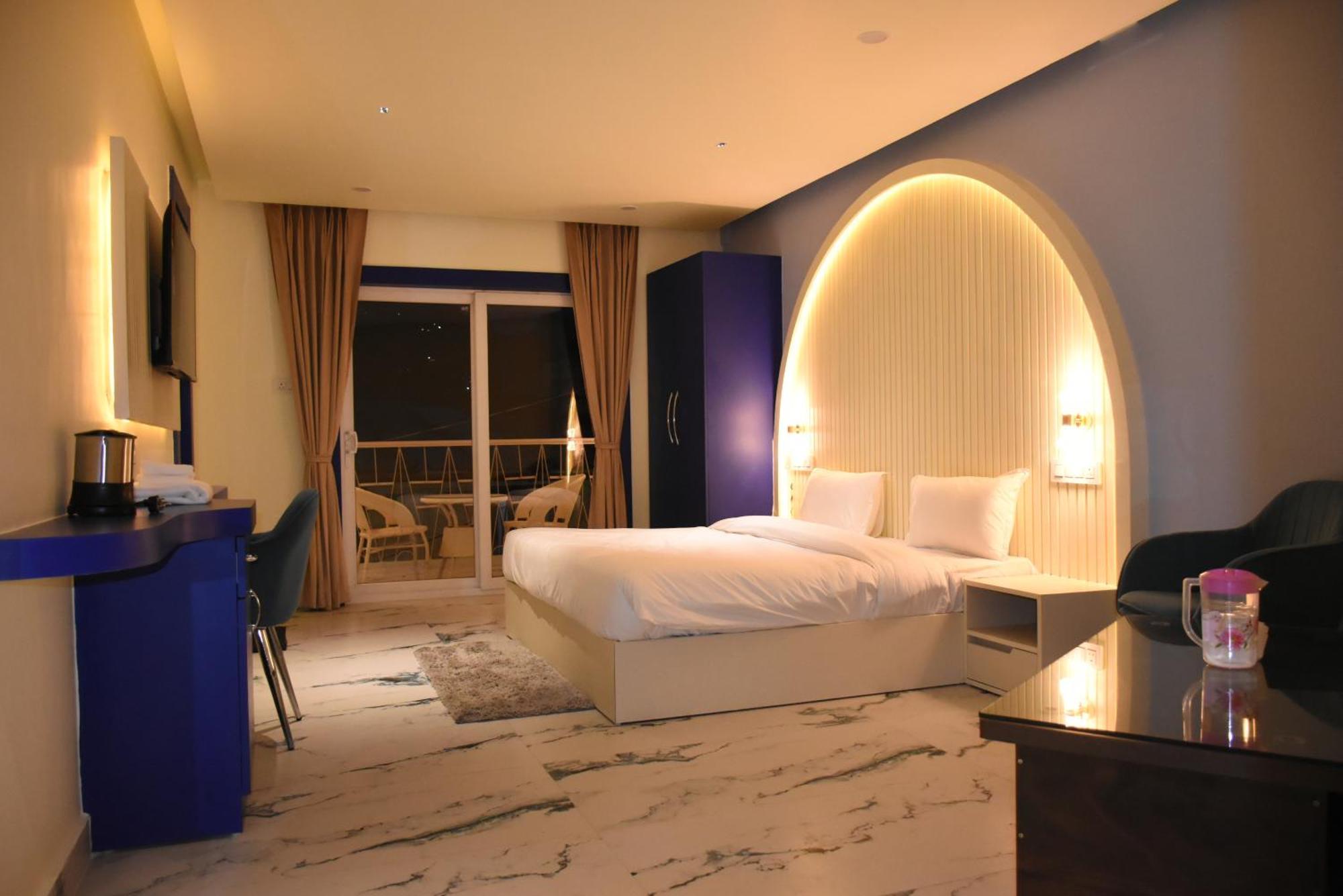 Spruce Hill Hotel & Restro ไนนิตาล ภายนอก รูปภาพ