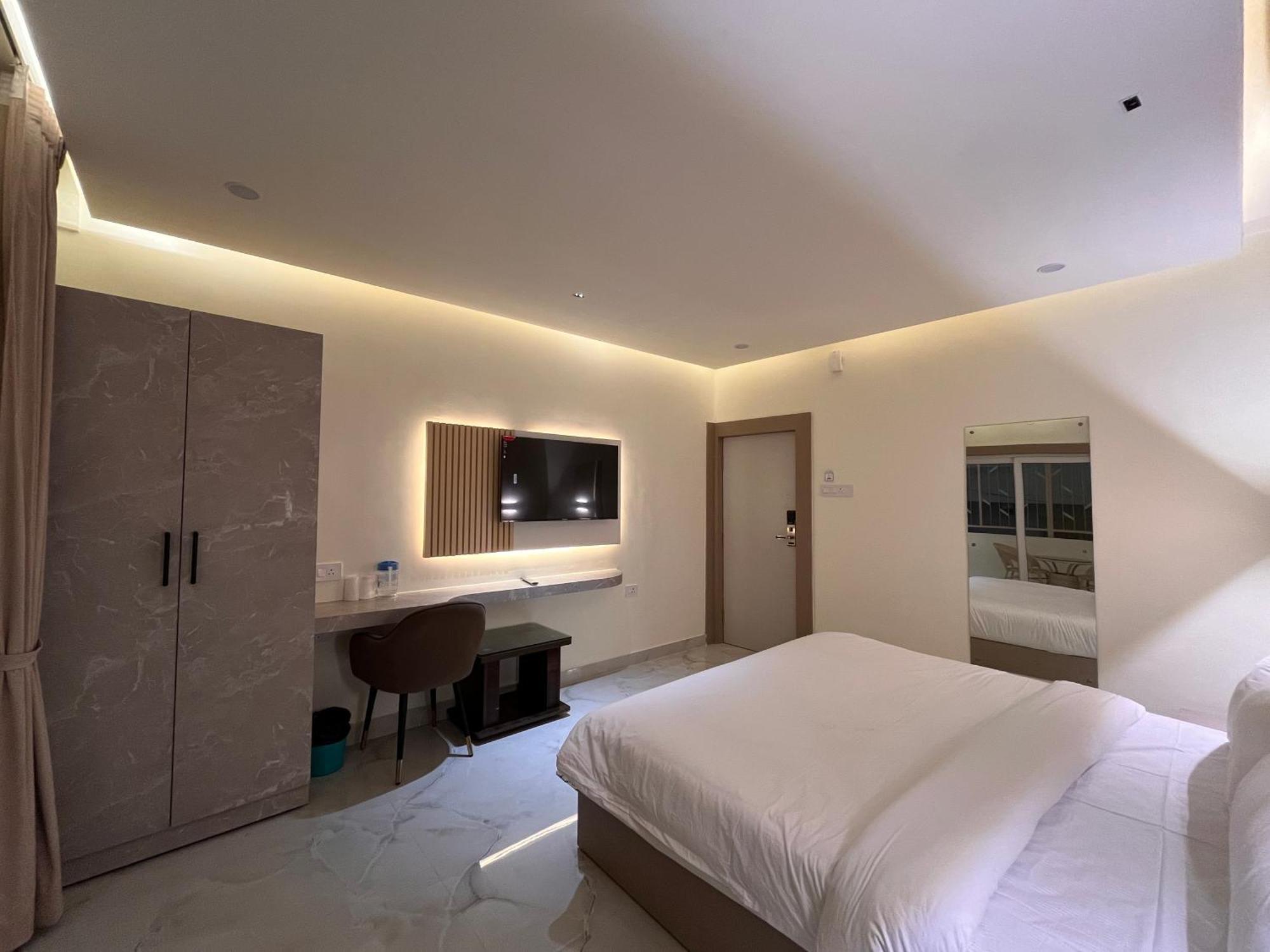 Spruce Hill Hotel & Restro ไนนิตาล ภายนอก รูปภาพ