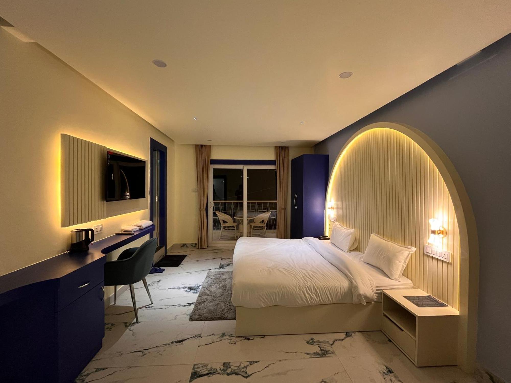 Spruce Hill Hotel & Restro ไนนิตาล ภายนอก รูปภาพ
