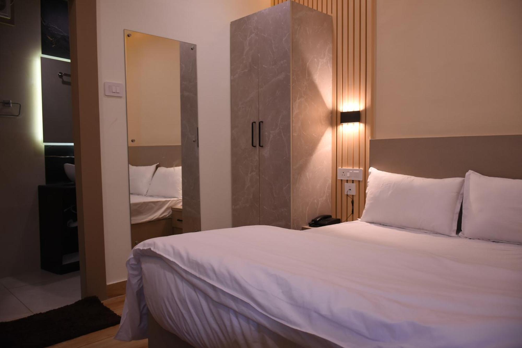 Spruce Hill Hotel & Restro ไนนิตาล ภายนอก รูปภาพ