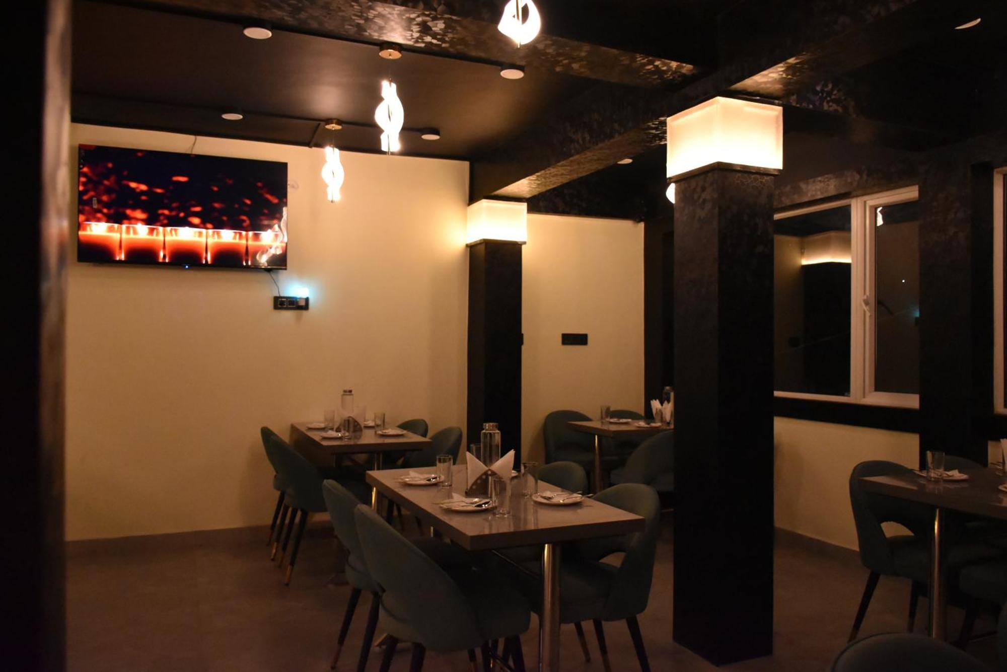 Spruce Hill Hotel & Restro ไนนิตาล ภายนอก รูปภาพ