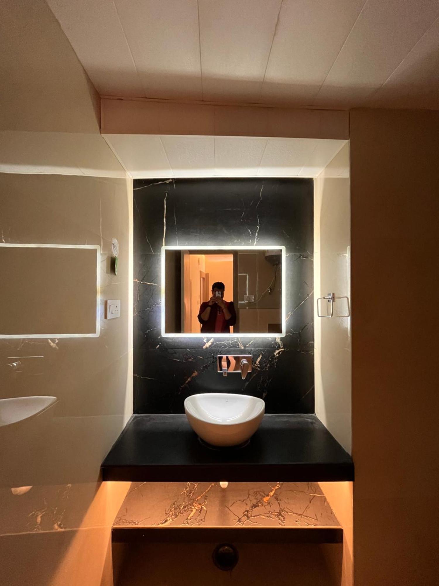 Spruce Hill Hotel & Restro ไนนิตาล ภายนอก รูปภาพ